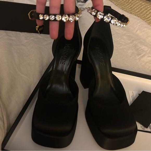 Versace Medusa Aevitas Single Platform pumps - Picture 7 of 9